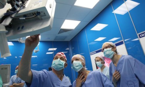 Pastiri, konobari i liječnici naprijed, ostali stoj