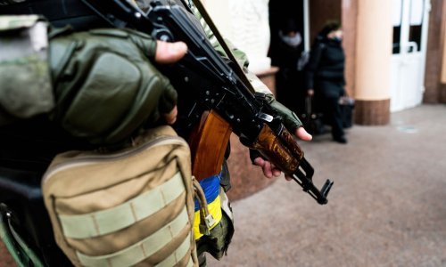 Američki dobrovoljci u Ukrajini odbacuju NATO oružje i otimaju se za 'kalašnjikove'