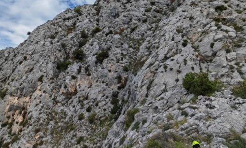 Planinarka poginula iznad Omiša padom u ponor dubok 120 metara