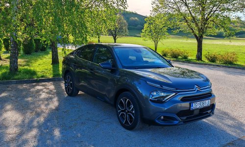 Vozili smo Citroën ë-C4 X: Udobni električni crossover fastback siluete je i prostrana limuzina
