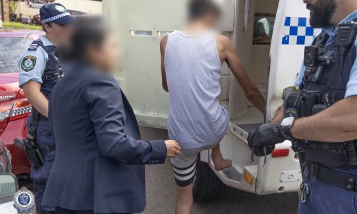 Uhićeno sedmero tinejdžera nakon što su nožem izboli biskupa