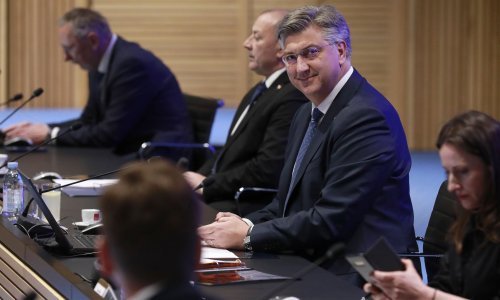 Prva sjednica novog saziva Sabora, Vlada dodijeljuje nagradu Baby Lasagni