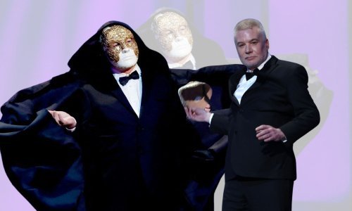 Sakrio se iza maske, a potom otkrio lice: Tek su rijetki prepoznali slavnog komičara