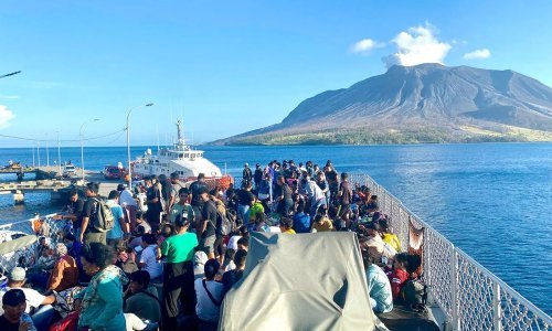 Proglašena najviša razina uzbune: Erumpirao Ruang