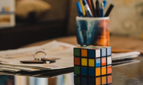 Brzinsko slaganje Rubikove kocke okupilo u Ogulinu natjecatelje iz nekoliko zemlja