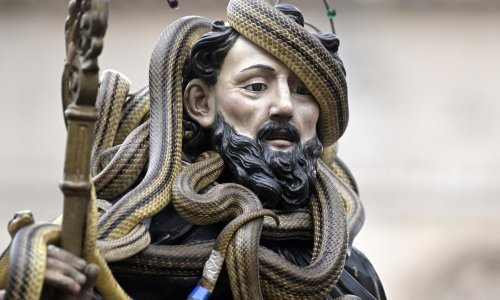 Talijani kip katoličkog sveca prekrili zmijama, tako zahvaljuju Bogu za davno čudo