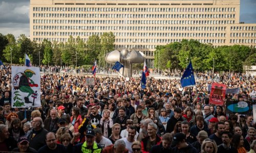 Tisuće na prosvjedima protiv slovačkog premijera Fica