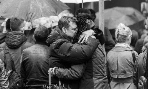 Odjeknule sirene, ekrani svih televizija: Godina dana od masovnog ubojstva u školi