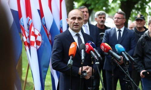 Anušić čestitao vojnicima njihov dan i najavio povećanje plaće