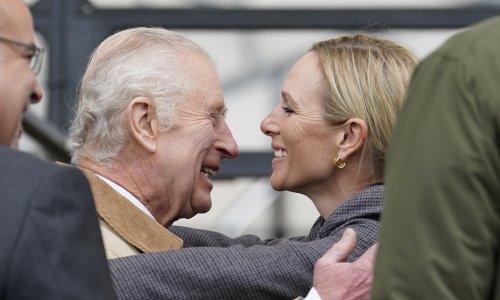 Za nju kraljevska pravila ne vrijede: Kralj Charles III u zagrljaju najdraže nećakinje