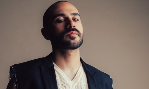 Nakon impresivnih nastupa u The Voiceu, TONI predstavlja svoju prvu autorsku pjesmu