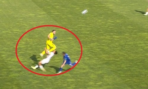 Pogledajte stravičnu scenu; golman koljenom nokautirao suigrača i čega ga operacija!