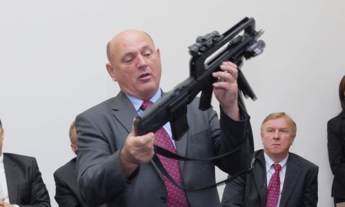 Vlasnik HS Produkta testirao novo oružje, pa ranio sebe i američkog kupca