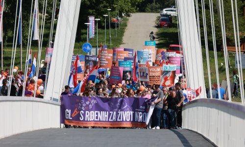 SDP: Pod krinkom domoljublja i molitve žele se ukinuti ženska prava