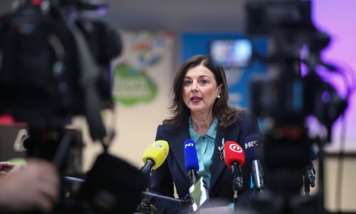 Mizerno mali broj djece u Hrvatskoj dnevno pojede šaku voća i povrća