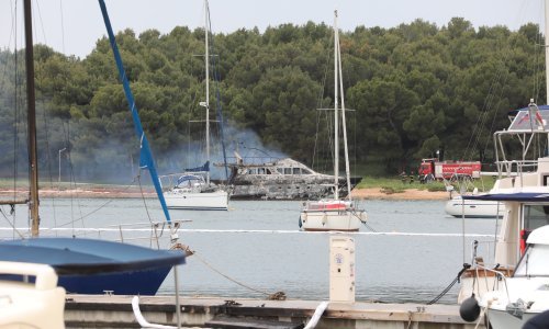 Policija otkrila uzrok požara brodica u Medulinu