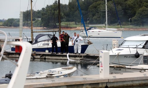 Policija izvlači dvije brodice iz mora, utvrdit će zašto je buknula marina u Medulinu