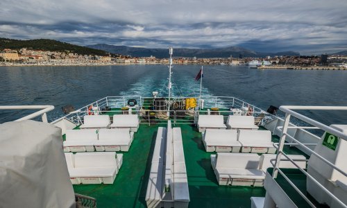 Puše jako jugo, prekinute katamaranske linije sa Splitom