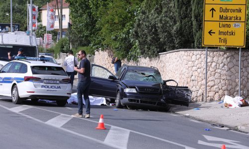 U policijskoj potjeri kod Sinja život su izgubile 4 osobe, dvoje djece je kritično