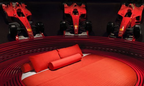 'Ikonični' smještaj: Ovako izgleda spavanje u muzeju Orsay, među Ferrarijevim bolidima...