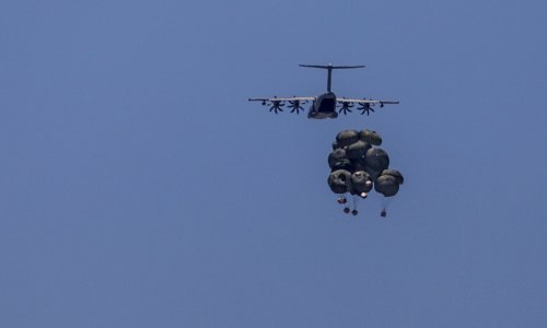 Prvi kamioni s humanitarnom pomoći krenuli s doka koji je SAD napravio u Gazi