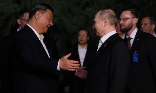 Pogledajte Xija i Putina u rijetkom zagrljaju