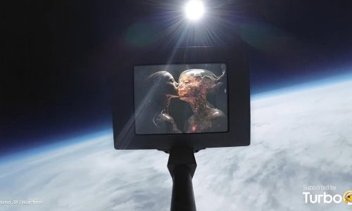 Multimedijalni umjetnik Siniša Koprivnjak svoj rad 'Watchers' izložio na 35 tisuća metara