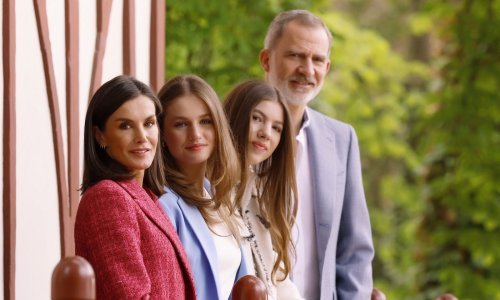 11 fotografija za 20. godišnjicu braka: Kraljica Letizia pozirala sa suprugom i kćerima