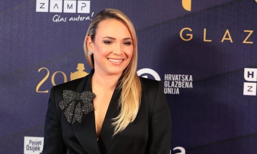 Donna Vekić uživa u rodnom gradu u najljepšem društvu