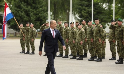 Anušić ispratio hrvatske vojnike na Kosovo: 'Da je situacija dobra, ne bismo ih slali'