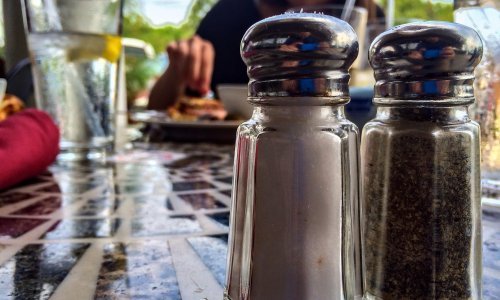 Iz trgovina se povlači začin koji svi koristimo, sadrži čestice plastike