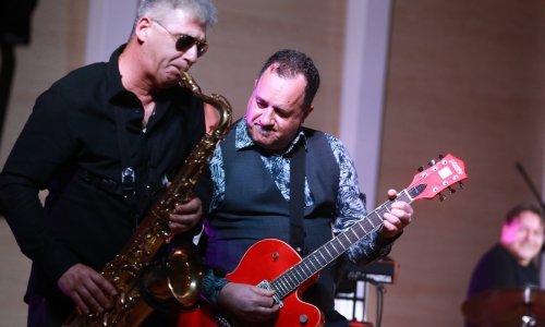 Dašak veselog ozračja: Neno Belan rasplesao publiku, a svirao je na zanimljivom mjestu