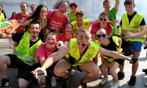 Maturanti slavili diljem Hrvatske. Podvojeni su oko perspektive u domovini