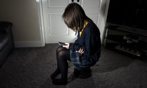 Parlament naredio vladi: Razmotrite zabranu mobitela mlađima od 16