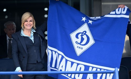 Kolinda Grabar Kitarović na Maksimiru, ali sa zastavom drugog Dinama: Zašto?