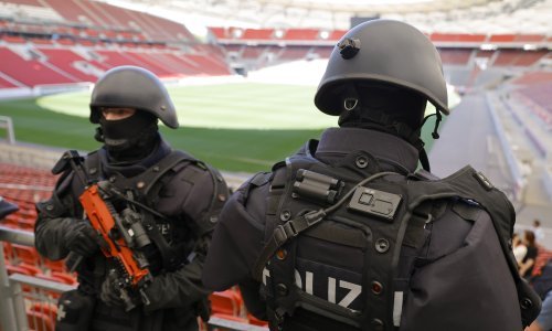 Više od 20.000 njemačkih policajaca priprema se za teroriste, huligane i kriminalce