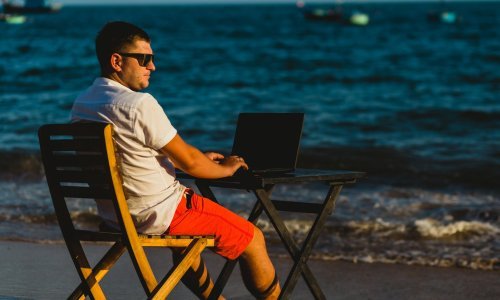 Sve više mladih želi putovati i raditi: Ovo su najbolje plaćeni poslovi na daljinu