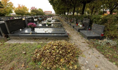 Oštećeno 15 obiteljskih grobnica na Miroševcu