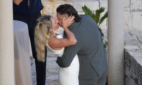 Vrući poljupci i glamurozni stajlinzi: Zavirite u luksuznu zabavu uoči 'vjenčanja godine' u Dubrovniku