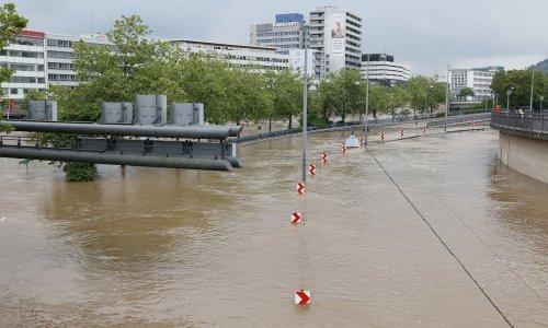Pogledajte razmjere poplave u Njemačkoj: Vatrogasac poginuo, stotine evakuirane