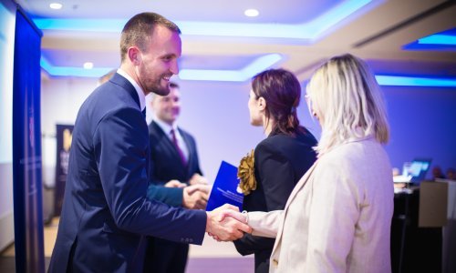 BiH: Erlić dodijelio 88 ugovora prekogranične suradnje