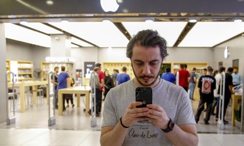 U trgovine nosili bezvrijedne kopije iPhonea: Pet osoba deset godina varalo Apple