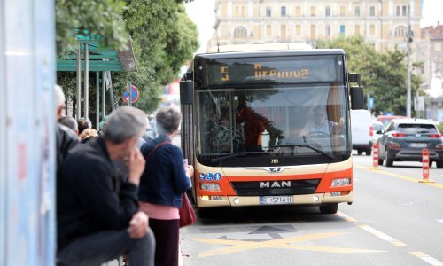 Zbog nedostatka vozača, Autotrolej smanjio broj vožnji, a zatim i cijenu pokaza