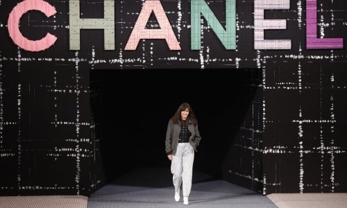 Veliki potres u Chanelu: Nasljednica Karla Lagerfelda napušta modnu kuću