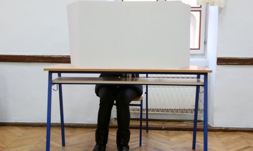 DIP objavio koja će se biračka mjesta u nedjelju zatvoriti tek u 20.30 sati i zašto