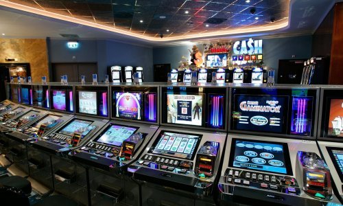 Razbojnik otuđio novac zaposleniku automat kluba na Heinzelovoj