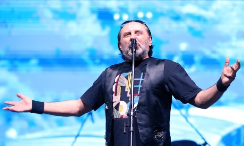 Sjajna atmosfera: Kiša nije pokvarila koncert Zabranjenog pušenja, publika uživala u hitovima