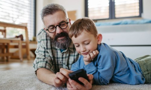 Postavljanje granica: Psihologinje otkrile u kojoj se mjeri djecu smije izlagati ekranima