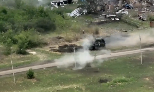 Ukrajinci objavili snimku direktne borbe M2 Bradleyja i ruskog oklopnog transportera