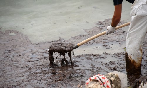 Pokrenuta akcija čišćenja naftne mrlje u medulinskom akvatoriju: Evo dokud se sve širi